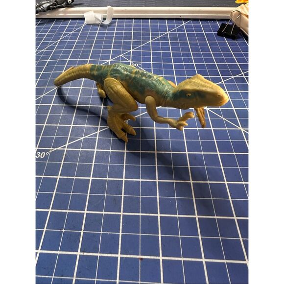 Jurassic World Fallen Kingdom VELOCIRAPTOR tan green poseable dinosaur action fi - Picture 1 of 4